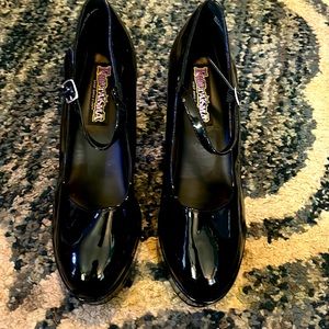 Women’s Funtasma 3 inch heels black size 10